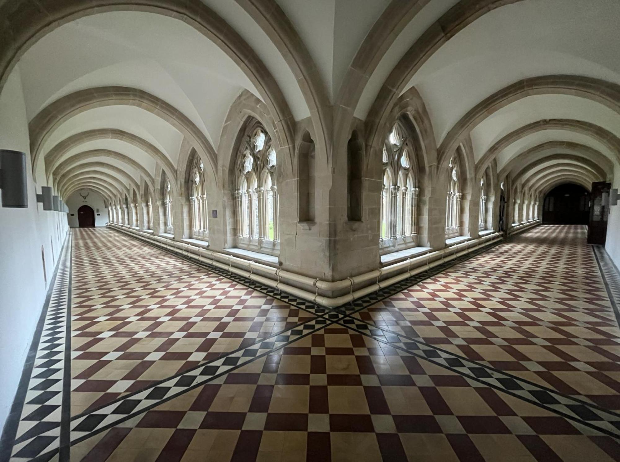 The Classrooms, Loch Ness Abbey - 142M2 Lifestyle & Heritage Apartment - Pool & Spa - The Highland Club - Resort On Lake Shores フォート・オーガスタス エクステリア 写真