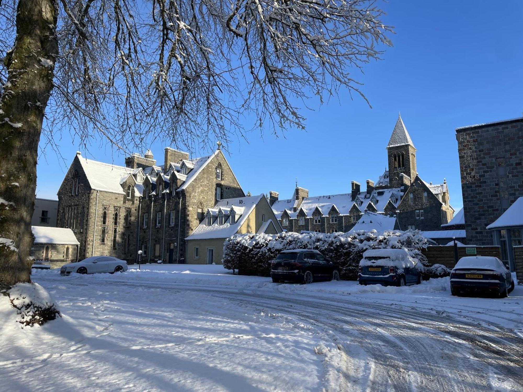 The Classrooms, Loch Ness Abbey - 142M2 Lifestyle & Heritage Apartment - Pool & Spa - The Highland Club - Resort On Lake Shores フォート・オーガスタス エクステリア 写真