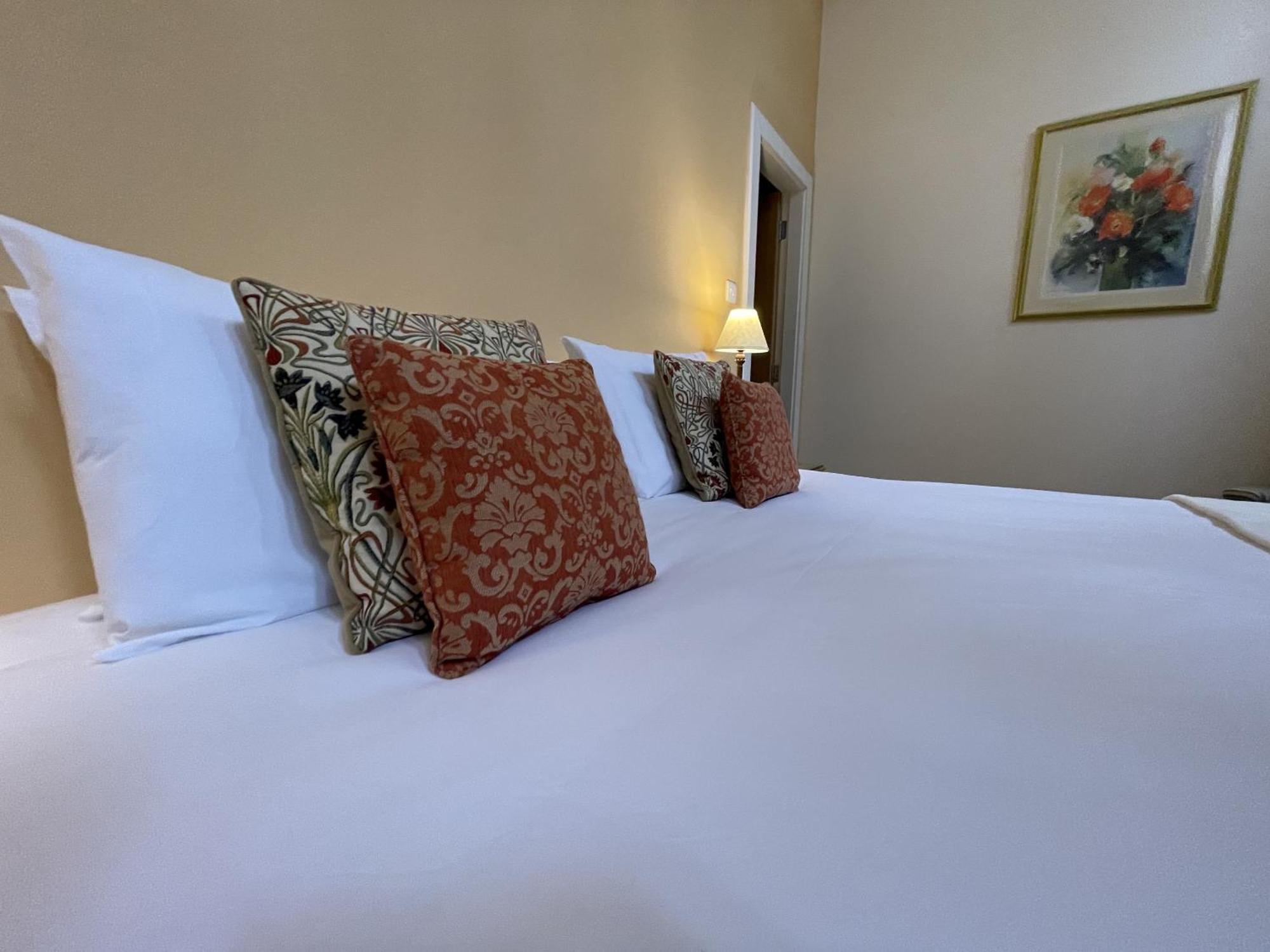 The Classrooms, Loch Ness Abbey - 142M2 Lifestyle & Heritage Apartment - Pool & Spa - The Highland Club - Resort On Lake Shores フォート・オーガスタス エクステリア 写真