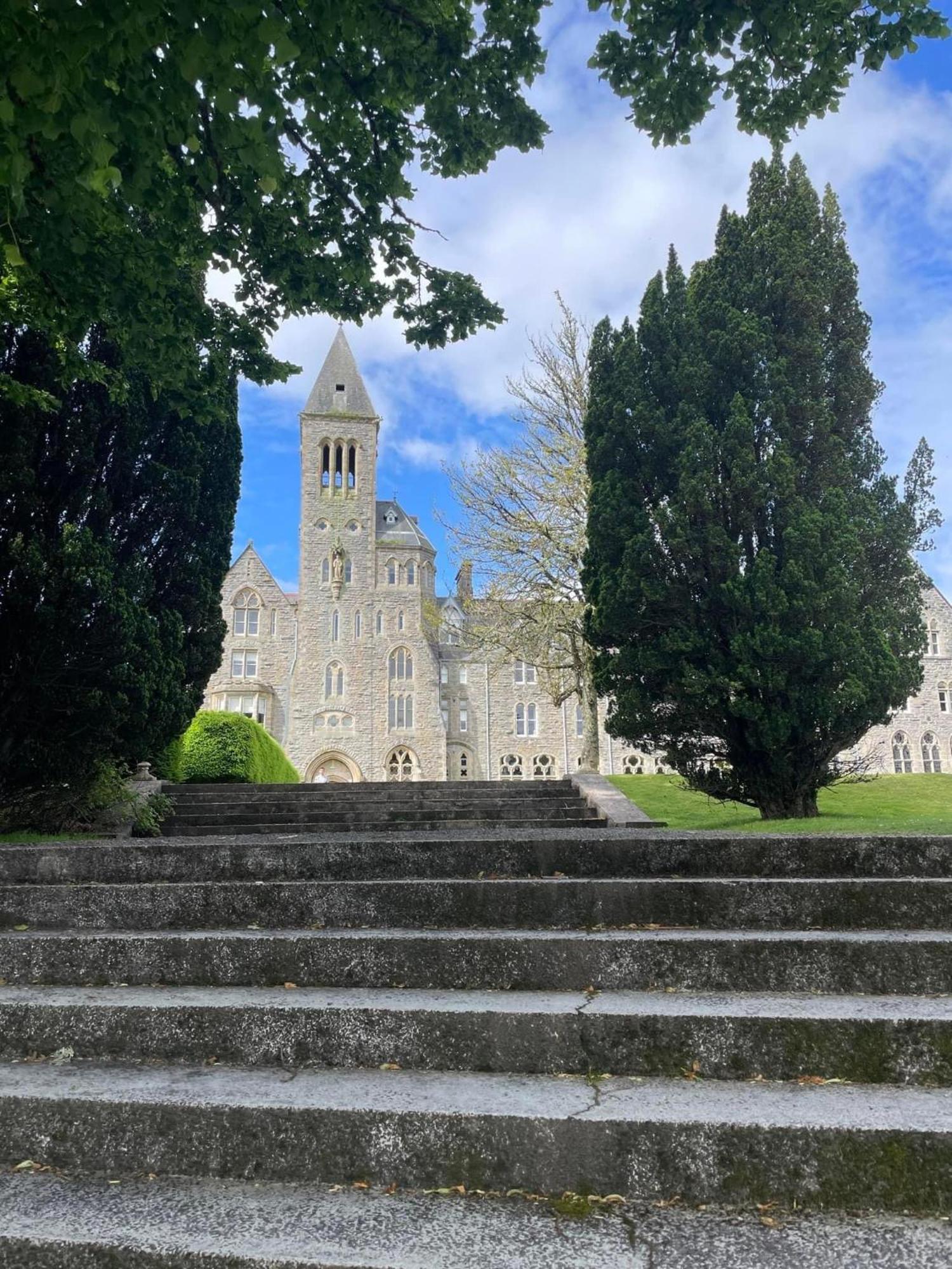 The Classrooms, Loch Ness Abbey - 142M2 Lifestyle & Heritage Apartment - Pool & Spa - The Highland Club - Resort On Lake Shores フォート・オーガスタス エクステリア 写真